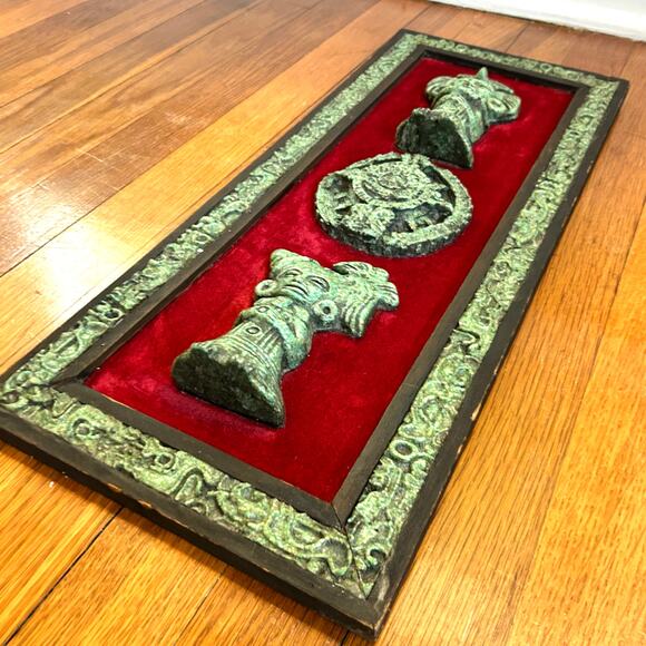 Vintage Aztec Crushed Malachite Over Red Velvet Folk Art Hanging Wall Plaque - Picture 2 of 14